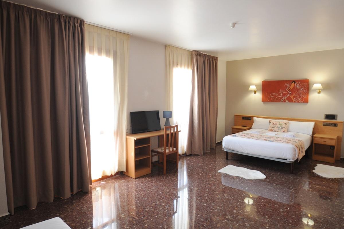 La Imperial Hotel Luceni Exterior photo