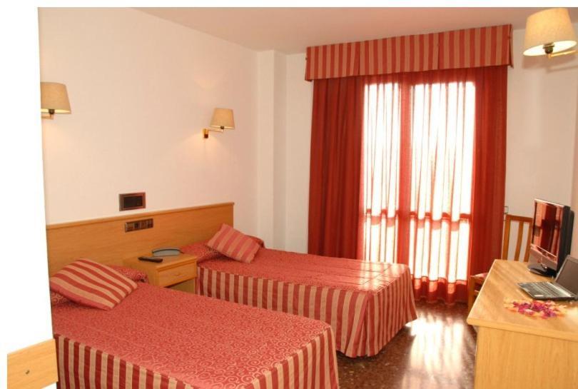 La Imperial Hotel Luceni Room photo